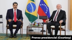 El presidente de Brasil, Luiz Inácio Lula Da Silva recibe al mandatario venezolano, Nicolás Maduro en el Palacio de Planalto, este lunes 29 de mayo de 2023.