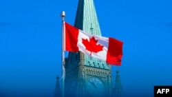 ARCHIVO - Canadá anunció el 21 de marzo de 2024 que reducirá el número de residentes temporales que acepta la nación. Es un cambio dramático en su postura proinmigrante de los últimos años.