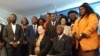 Jovens angolanos e são-tomenses seleccionados para o Mandela Washington Fellowship com o embaixador dos EUA, Tulinabo Mushingi, Luanda