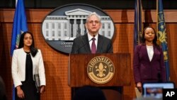 美国司法部长梅里克·加兰德2023年3月8日在路易斯维尔宣布司法部对布雷娜·泰勒枪击事件的调查结果。