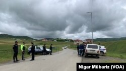 Söyüdlü kəndinin girişrində polsi postu (Arxiv foto. Mənbə:VOA)