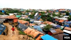 FILE - A refugee camp is seen in Cox’s Bazar, Bangladesh, Aug 30, 2023. At least 1,500 Rohingya men and boys have been forcibly recruited by Myanmar’s military from villages in Myanmar and refugee camps in Bangladesh, according to sources. (Noor Hossain for VOA)