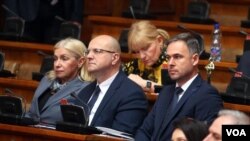 Poslanici Slavica Radovanović, Borislav Novaković i Miroslav Aleksić (izvor: Fonet / Aleksandar Barda)