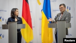 Како и да е, тоа е само прашање на време и не разбирам зошто губиме време, а можевме да постигнеме повеќе и да спасиме повеќе животи, рече Кулеба на заедничка прес-конференција со германската министерка за надворешни работи Аналена Баербок 
