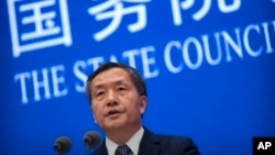 中国疾控中心主任沈洪兵在北京出席新冠病毒溯源研究的记者会。（2023年4月8日）