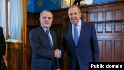 Rusiya xarici işlər naziri Sergey Lavrov və Azərbaycan xarici işlər naziri Ceyhun Bayramov (Mənbə: Rusiya Xarici İşlər Nazirliyi)