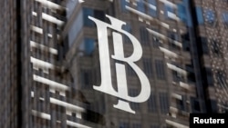 FILE - Bank Indonesia (BI) melaporkan posisi ULN Indonesia pada April 2024 tercatat USD398,3 miliar, atau lebih kecil dibandingkan pada bulan sebelumnya yang mencapai USD404,8 miliar. (REUTERS/Willy Kurniawan)