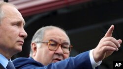 Vladimir Putin və Əlişir Usmanov