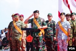 Panglima TNI Laksamana Yudo Margono membuka secara resmi latihan bersama “ASEAN Solidarity Exercise Natuna” (ASSEX-01N) di Dermaga Batu Ampar, Batam, Selasa (19/9). (Foto: VOA/Indra Yoga)