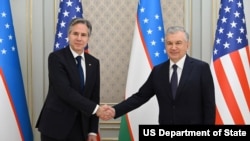 美国国务卿布林肯在塔什干会见乌兹别克斯坦总统米尔则亚耶夫。（2023年3月2日）