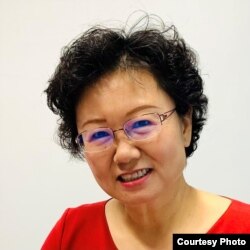 青岛前政协委员王瑞琴女士（照片由王瑞琴女士提供)