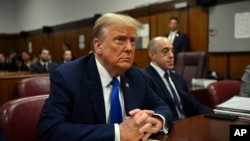 Arhiva: Bivši predsjednik Donald Tramp tokom suđenja, 22. aprila 2024. (Foto: AP/(Angela Weiss)