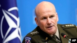 Головнокомандувач об'єднаних сил НАТО в Європі Крістофер Каволі 