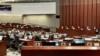 香港立法会23条法案委员会共花43小时完成草案逐条审议及40项条文修订 (美国之音/汤惠芸)