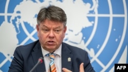 Generalni sekretar Svetske meteorološke organizacije (SMO) Peteri Talas govori na konferenciji za novinare na kojoj je objavljen godišnji pregled klime, Ženeva, 21. april, 2023. (Foto: AFP /Fabrice Coffrini)