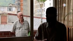 Incomprensión, pérdida de libertad y una soledad abrumadora: el peso que siente el cuidador de un familiar enfermo 