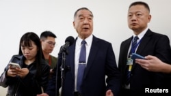 台灣國防部長邱國正在台北對媒體演說。 （2023年12月8日）