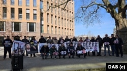 Demokartik Azərbaycanı Seç (DAS) fəalları Berlində aksiya keçirib