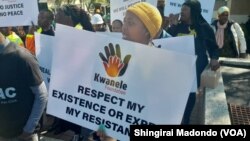 Vanorwira Kodzero vachiratidzira pamahofisi ePAP muJohannesburg, S.A.