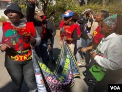 Abanye abatshengisele eSouth Africa bekhonona ngokwenziwa nguhulumende kaMnangagwa