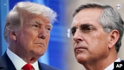 En esta composición fotográfica se observan al expresidente republicano Donald Trump, a la izquierda, y al secretario de Estado de Georgia, Brad Raffensperger.