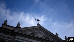 FILE - Sebuah gereja Katolik Roma di Lisbon, Jumat, 10 Februari 2023. (AP/Armando Franca, file)