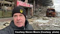 Стівен Мур, засновник громадської організації Ukraine Freedom Project – «Проєкт свободи України» (UFP), колишній керівник апарату одного з лідерів Республіканської партії Палати представників.