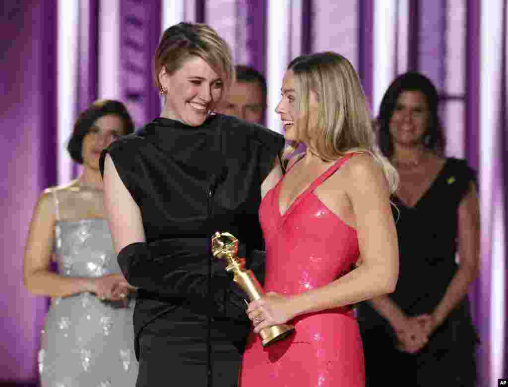 Greta Gervig i Margo Robi nagrađene su Zlatnim globusom za najbolje kinematografsko i bioskopsko ostvarenje za film "Barbi" (Foto: Sonja Flemming/CBS via AP)