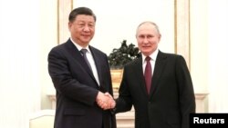 El presidente ruso, Vladimir Putin, y el presidente chino, Xi Jinping, asisten a una reunión en el Kremlin en Moscú, Rusia, el 20 de marzo de 2023.