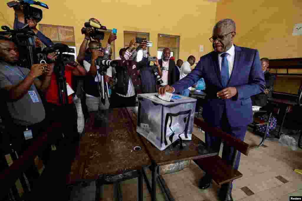 Muganga Denis Mukwege, umwe mu bakandida mu matora ya prezida wa Kongo. Aha, yariko aratora. Yatoreye i Kinshasa. Muganga Mukwege ari mu batavuga rumwe n'ubutegetsi bwa Kongo.