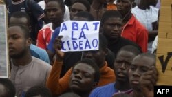 L'un des pouvoirs dont dispose la Cedeao est d'imposer de lourdes sanctions économiques, comme elle l'a fait à l'encontre du Mali et du Niger à la suite des récents coups d'Etat. 