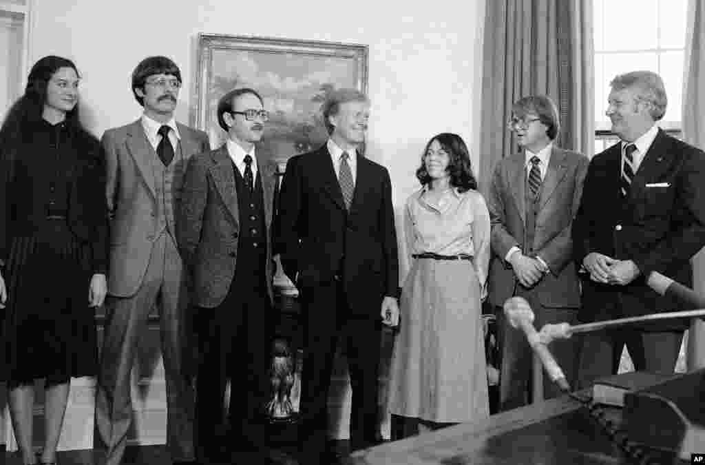 دیدار جیمی کارتر با شش آمریکایی که پس از اشغال سفارت در تهران موفق به فرار از ایران شدند، در کاخ سفید – ۱ فوریه ۱۹۸۰