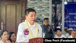 លោក ជា ប៉ូច គឺជាអតីតសមាជិកគណបក្សជាតិខ្មែរ ហើយបានចូលធ្វើនយោបាយជាបន្តបន្ទាប់ជាមួយគណបក្ស សម រង្ស៊ី និងអតីតគណបក្សសង្គ្រោះជាតិ ហើយបច្ចុប្បន្នលោកជាសមាជិកគណៈកម្មាធិការអចិន្ត្រៃយ៍គណបក្សភ្លើងទៀន។ (Facebook/Chea Poch)