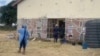 Nzvimbo iri kurapirwa vanhu vanenge vabatwa nechirwere cheCholera paChirau Hall kwaZvimba, Mashonaland West.