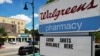 FILE - Papan iklan suntik vaksin COVID-19 di Walgreens Pharmacy, Somerville, Massachusetts, 14 Agustus 2023.