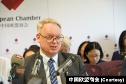 中國歐盟商會主席彥辭（Jens Eskelund）在北京舉行的歐洲企業在華商業信心調查發布會上發表講話。（2023年6月21日）