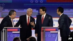Kris Kristi, Majk Pens, Ron Desantis i Vivek Ramasvami (sleva na desno) na prvoj debati republikanaca u Milvokiju
