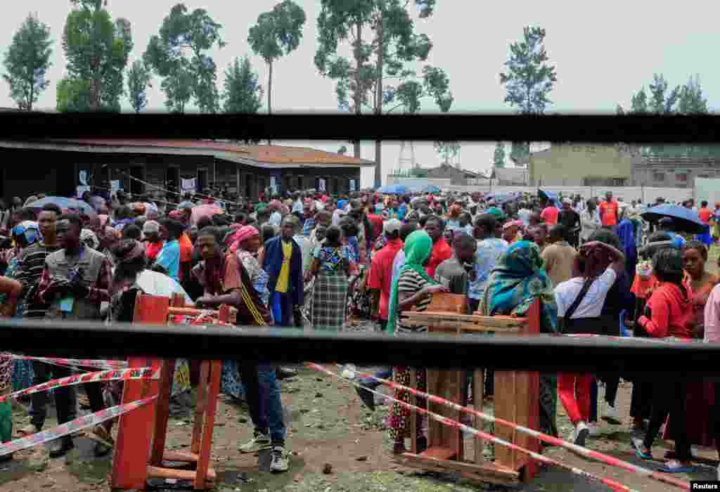 Abanyagihugu ba Kongo bari mu bateshejwe izabo. Aba, batoreye ahitwa Kanyaruchinya.