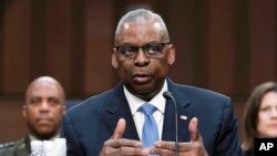Menteri Pertahanan Lloyd Austin memberikan kesaksian di hadapan Komite Senat Angkatan Bersenjata di Capitol Hill di Washington, 9 April 2024. (Foto: AP)