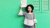 资料照片: 2017年9月中国记者黄雪琴举着#METOO 标语