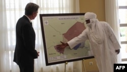 Un responsable nigérien explique le contexte jihadiste local au sécrétaire d'État américain Anthony Blinken.