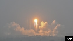 搭载嫦娥六号任务月球探测器和巴基斯坦第一颗月球卫星的的长征五号火箭2024年5月3日在中国文昌航天发射中心升空。
