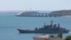 Україна заявляє, що "бажаючи заволодіти Азовським морем і Керченською протокою, Росія побудувала великі ворота біля їх входу, щоб обмежити міжнародне судноплавство, пропускаючи в основному свої невеликі річкові судна".