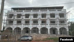 រូបភាពមួយបង្ហាញសំណង់គេហដ្ឋានរបស់​ក្រុមហ៊ុន​ ប្រ៊ីលាន ស៊ីធី របស់ឧកញ្ញា ឡេង ចាន់ណា។ (Facebook/Oknha Leng Channa)