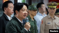 Presiden Taiwan Lai Ching-te berbicara dalam kunjungannya ke kamp militer Taoyuan, Taiwan, pada 23 Mei 2024. (Foto: Reuters/Ann Wang)