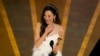 华裔女星杨紫琼2023年3月12日凭借《瞬息全宇宙》中的表演获得奥斯卡最佳女演员奖。