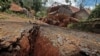 Tanah di Desa Cibedug, Kecamatan Rongga, Kabupaten Bandung Barat, terlihat merekah sehingga menyebabkan sejumlah bangunan rusak dan ratusan orang mengungsi. (Foto: BPBD Jawa Barat)