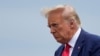 Трамп пристигнува на суд за да се соочи со обвиненијата за обид за поништување на изборниот пораз