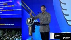 Mendikbudristek Nadiem Makarim di kantor Kemendikbudristek, Senayan, Jakarta, 29 Agustus 2023. (Twitter/@Kemdikbud_RI)