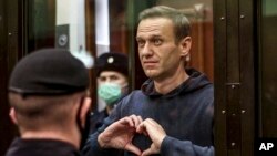 Судот рече дека Русија не успеала „да ги истражи наводите за можни политички мотиви за обидот за убиство, како и за можна вмешаност на државни агенти“, едногласно утврдувајќи дека Русија ја прекршила Европската конвенција за човекови права